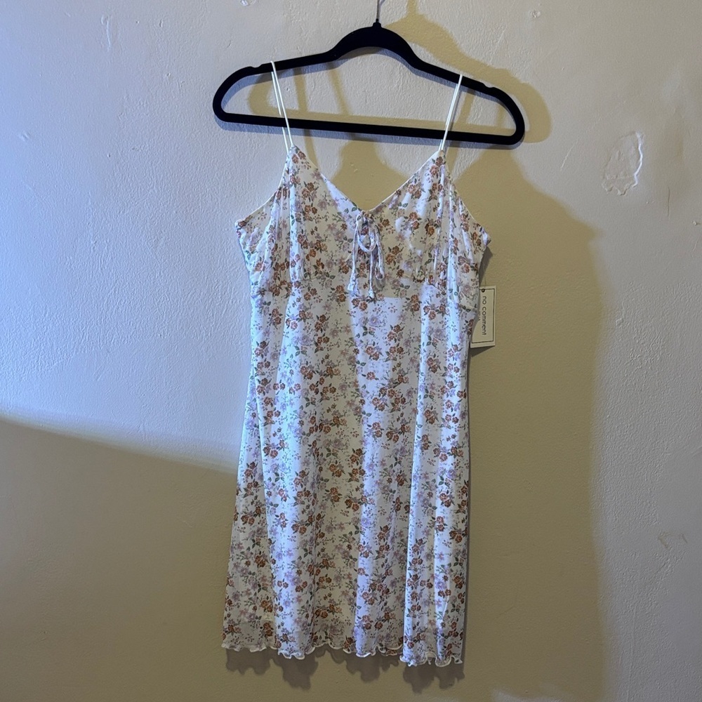 Chic Floral Mini Dress in White and Pink